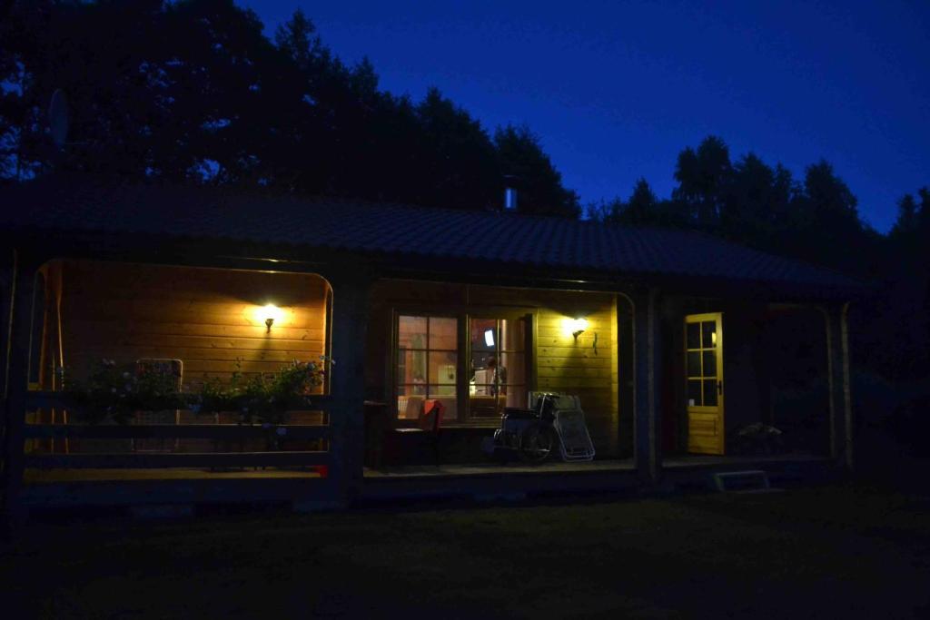 Gasthaus Ezerzemes Nirza Exterior foto